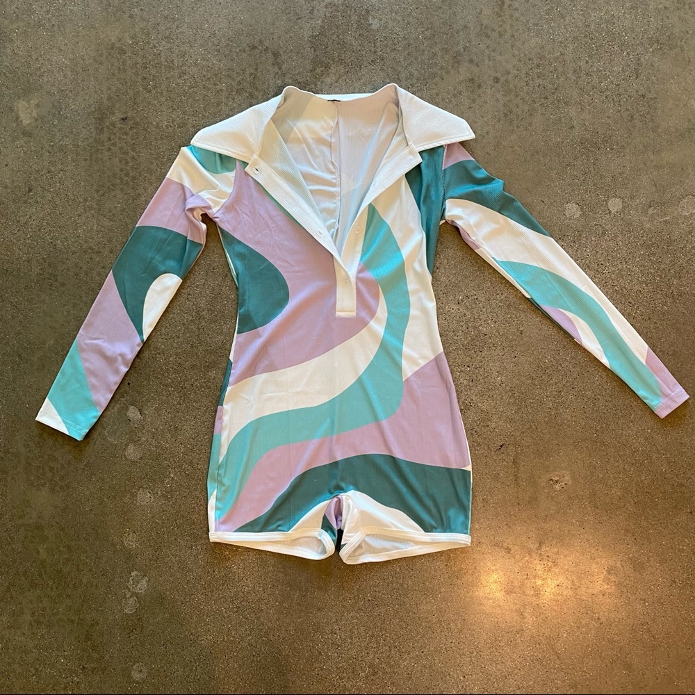 Colorful Ribbed Romper - Picture 2 of 9